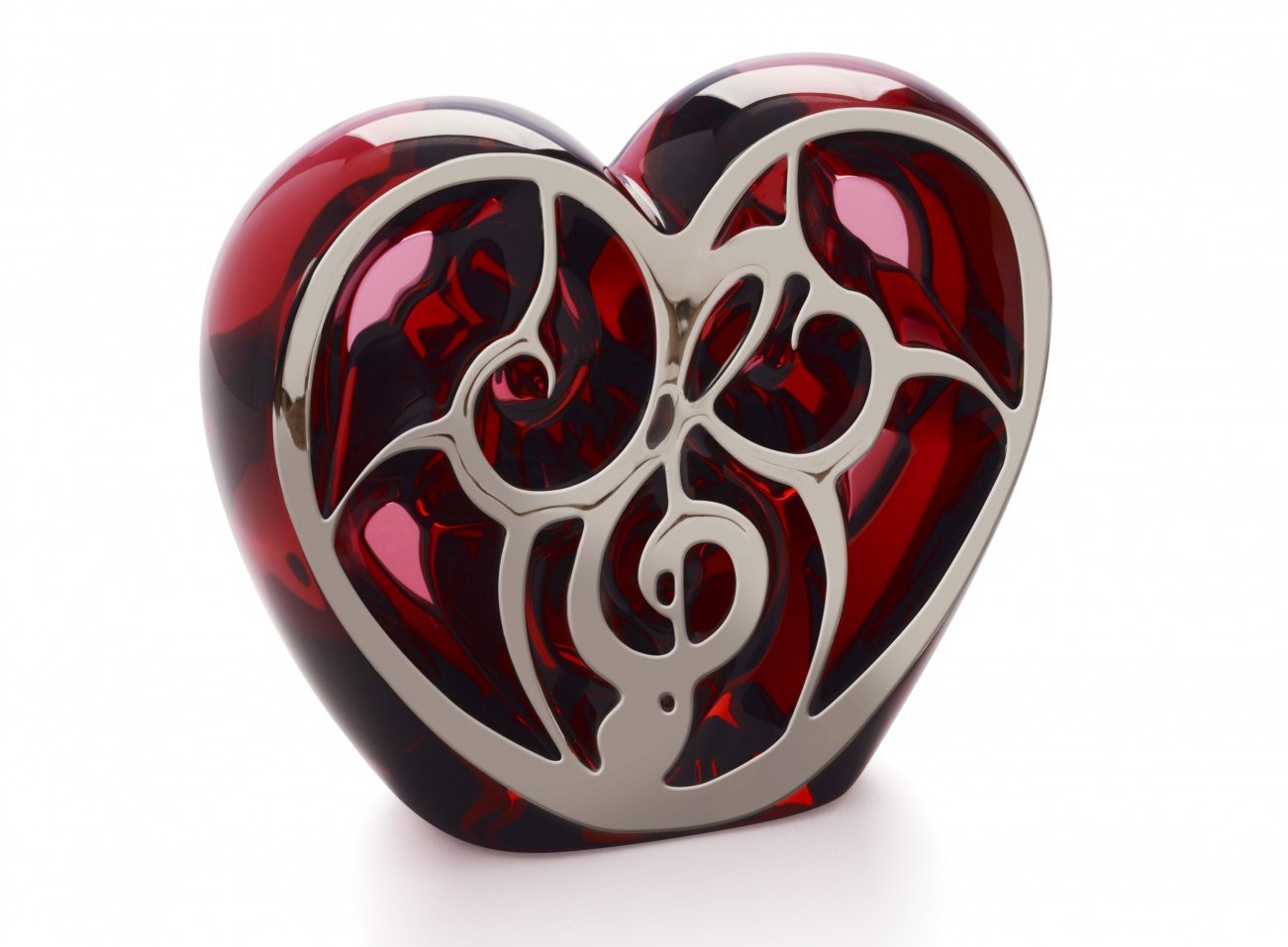 Sculpture-coeur-rouge-emaille-platine-HD-copyright-Lalique-Sa